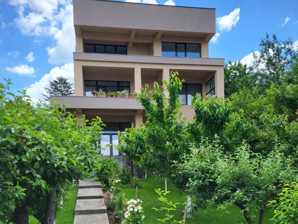 Casa individuală de vânzare Balotești, Ilfov - rezidență de lux cu ponton pe lac - imaginea 2