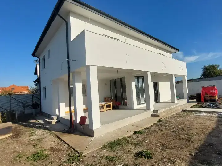 Casă P+1+Pod de vânzare Bragadiru, Ilfov - 5 camere, 4 băi, terasă și balcon - imaginea 2