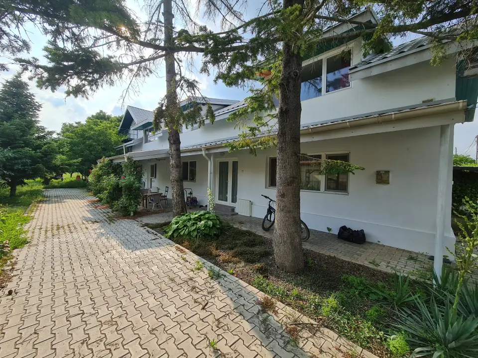 casa de vânzare în Buftea, Ilfov - suprafață extinsă și teren impresionant - imaginea 2