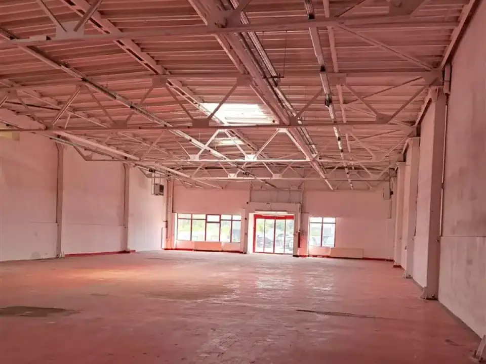Hala Afumati Ilfov de inchiriat - 840 mp spatiu comercial cu acces rapid DN2, ideal depozit/showroom - imaginea 2