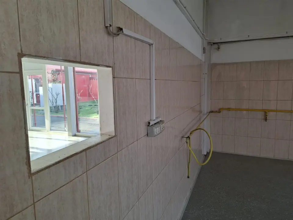 Hala de inchiriat in Afumati, Ilfov - Restaurant cu terasa si utilitati - imaginea 3