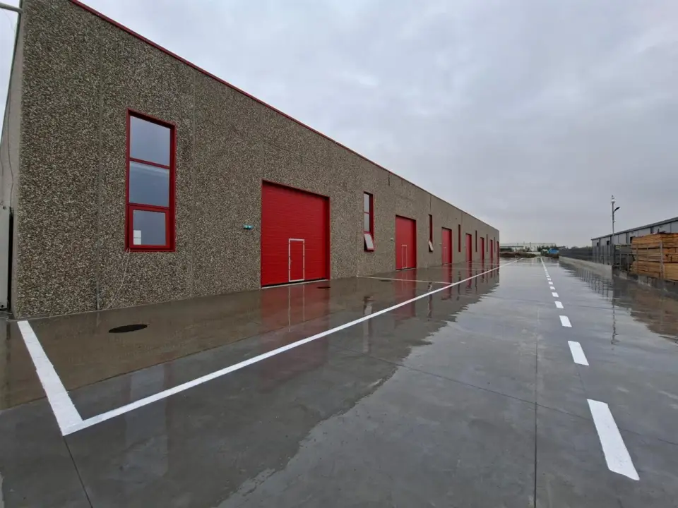 Hala industriala de vanzare in Chitila, Ilfov - 900 mp, inaltime 8m - imaginea 2