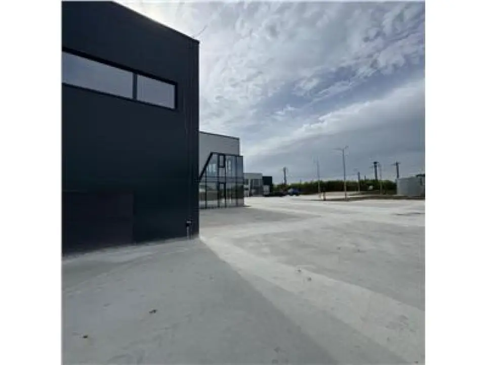 Hala de vânzare în Chitila, Ilfov - Investiție strategică cu facilități complete - imaginea 10