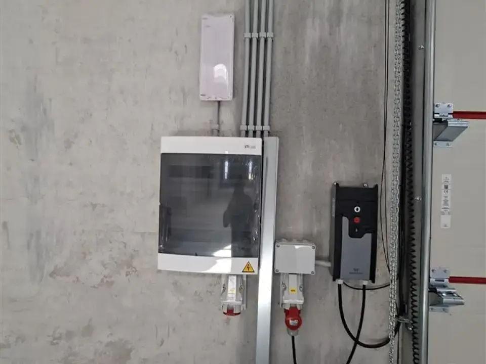 Hala de vânzare, Chitila, Ilfov - 300 mp, înălțime 8m, structură beton armat, parcare TIR - imaginea 18