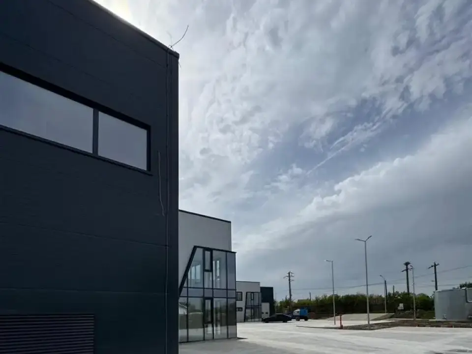 Hala Spatioasa de Vanzare in Chitila, Ilfov - Investitie Sigura