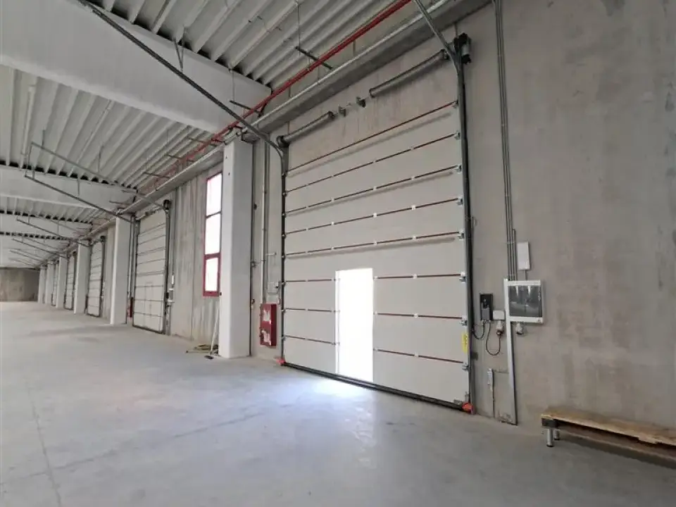 Hala industriala de vanzare in Chitila, Ilfov - 900 mp, inaltime 8m - imaginea 3