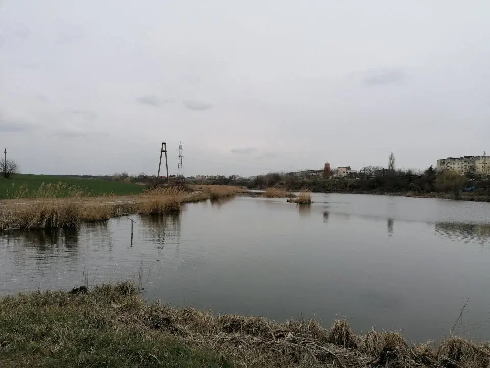 Loturi de teren intravilan de vânzare Balotești, Ilfov - Acces lac și utilități, suprafață generoasă