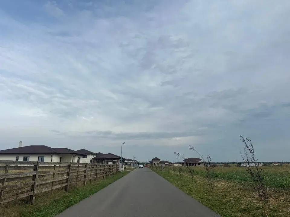 De Vânzare: Teren Extins în Balotești, Ilfov - 10300 mp, Acces Multiplu și Utilități