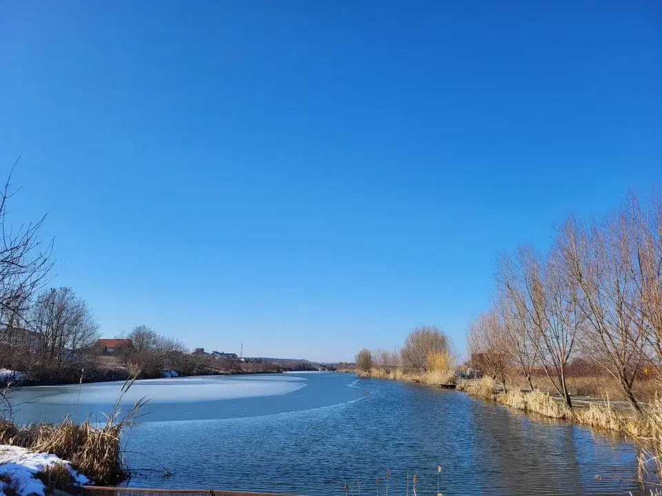 Teren Mare de Vânzare în Corbeanca, Ilfov - Proprietate pe malul lacului, ideală pentru dezvoltare rezidențială - imaginea 2